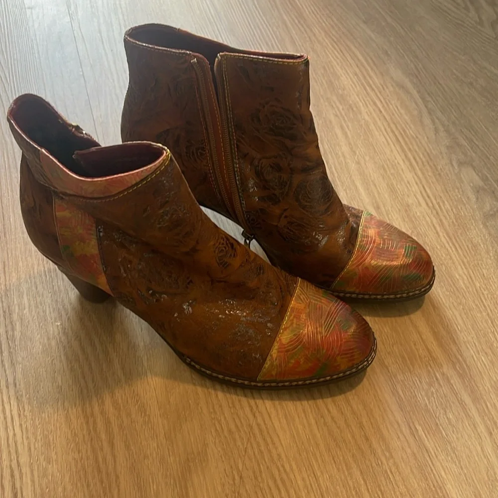 L'Artiste Booties Womens 42 (size 11) brown Floral Hand Painted leather - Picture 2 of 5